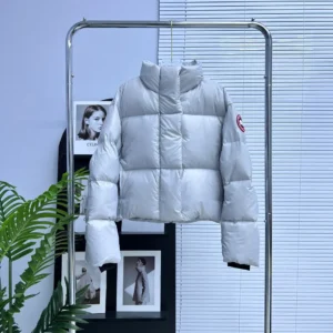 Canada Goose women’s Short Puff Down Jacket