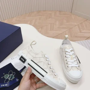 Dior B23