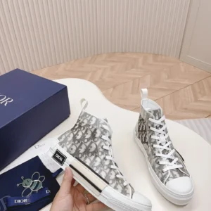 Dior B23
